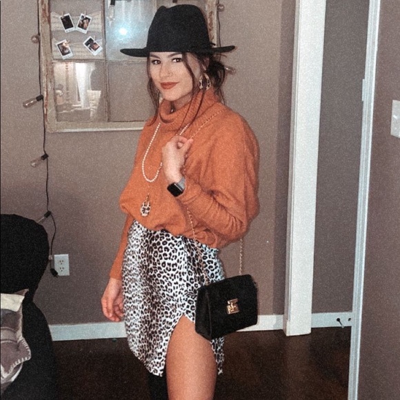 Meet your Posher, Shelby - Picture 1 of 1